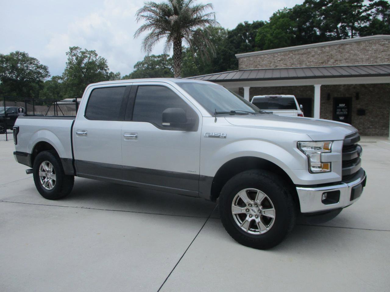 Used 2015 Ford F150 XLT w/ Equipment Group 301A Mid RWD image 3