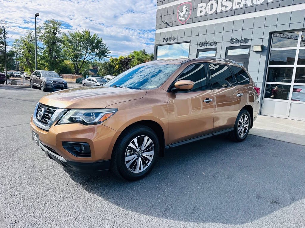 Used 2017 Nissan Pathfinder SL w/ SL Tech Package AWD/4WD image 3