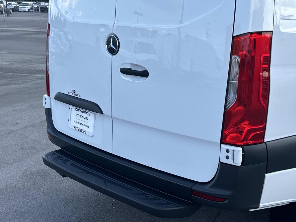 Used 2022 Mercedes-Benz Sprinter 2500 image 14