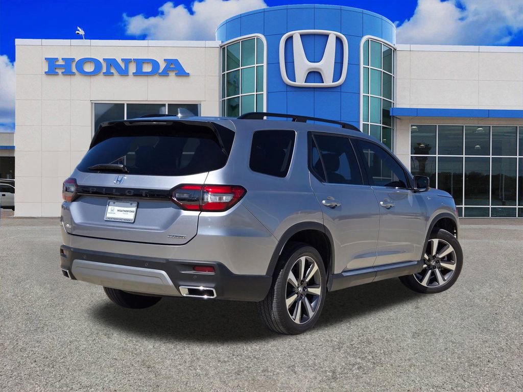 Used 2023 Honda Pilot Touring image 3