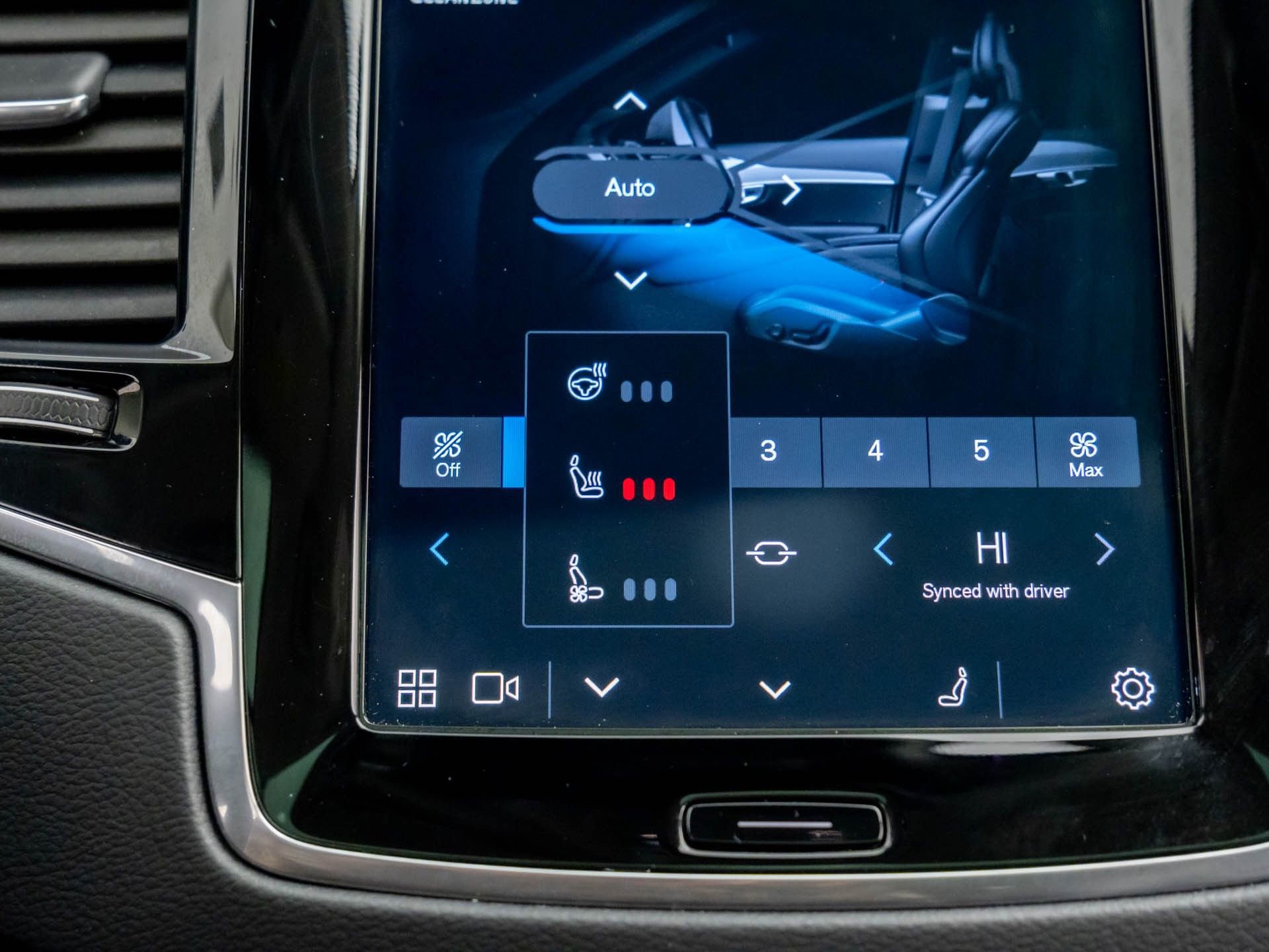 Used 2024 Volvo XC90 B6 Ultimate w/ Protection Package image 29