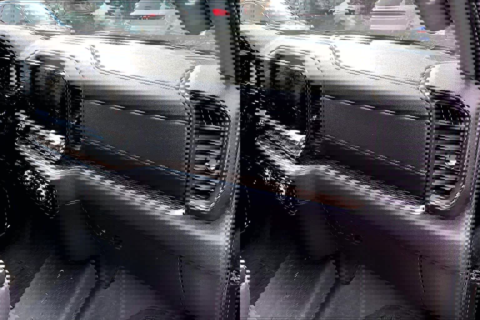 Used 2025 GMC Sierra 2500 SLE w/ SLE Value Package; image 17