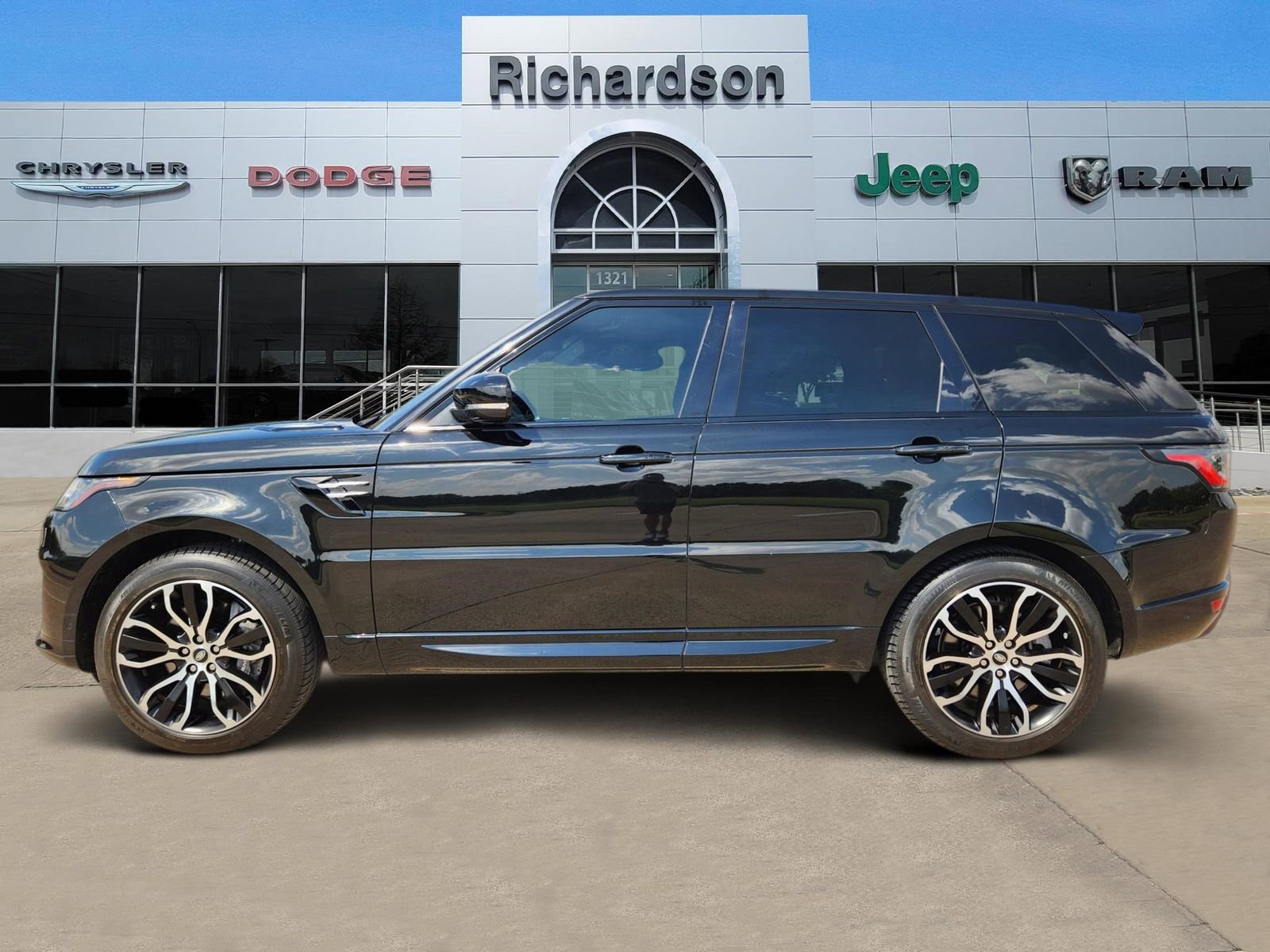 Used 2020 Land Rover Range Rover Sport HSE AWD/4WD image 3