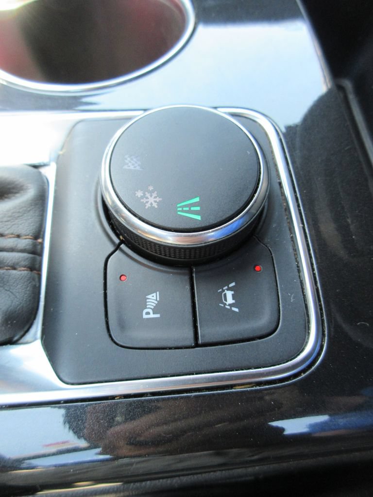 Certified 2020 Chevrolet Blazer Premier w/ Driver Confidence II Package FWD image 36