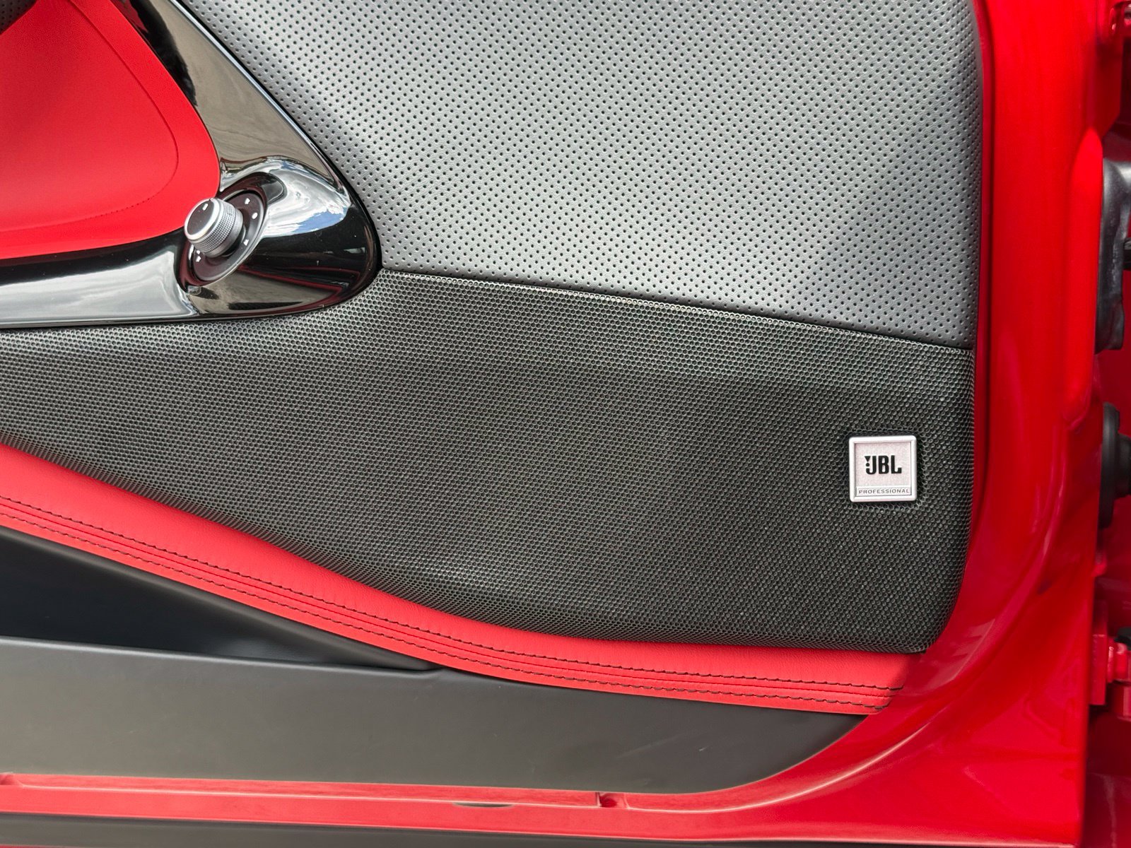 Used 2020 Ferrari 812 Superfast RWD image 69