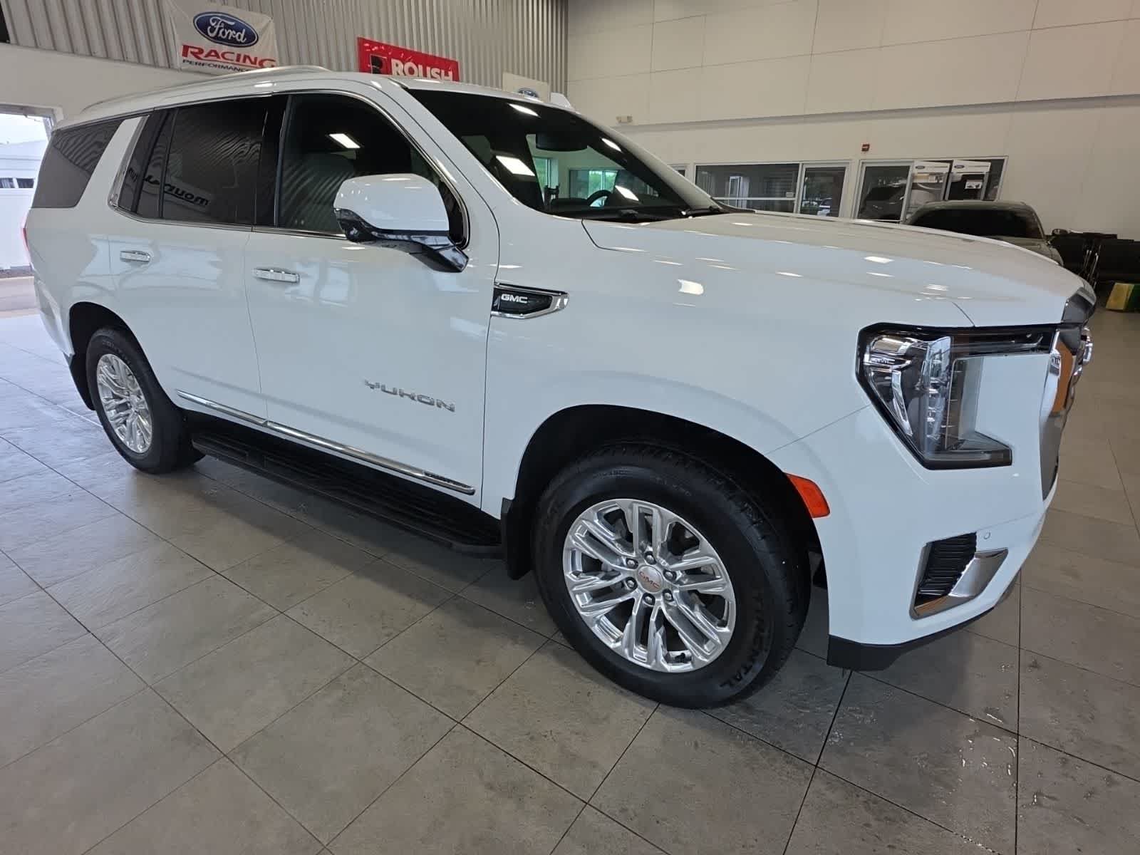 Used 2024 GMC Yukon SLT w/ SLT Premium Package AWD/4WD image 6