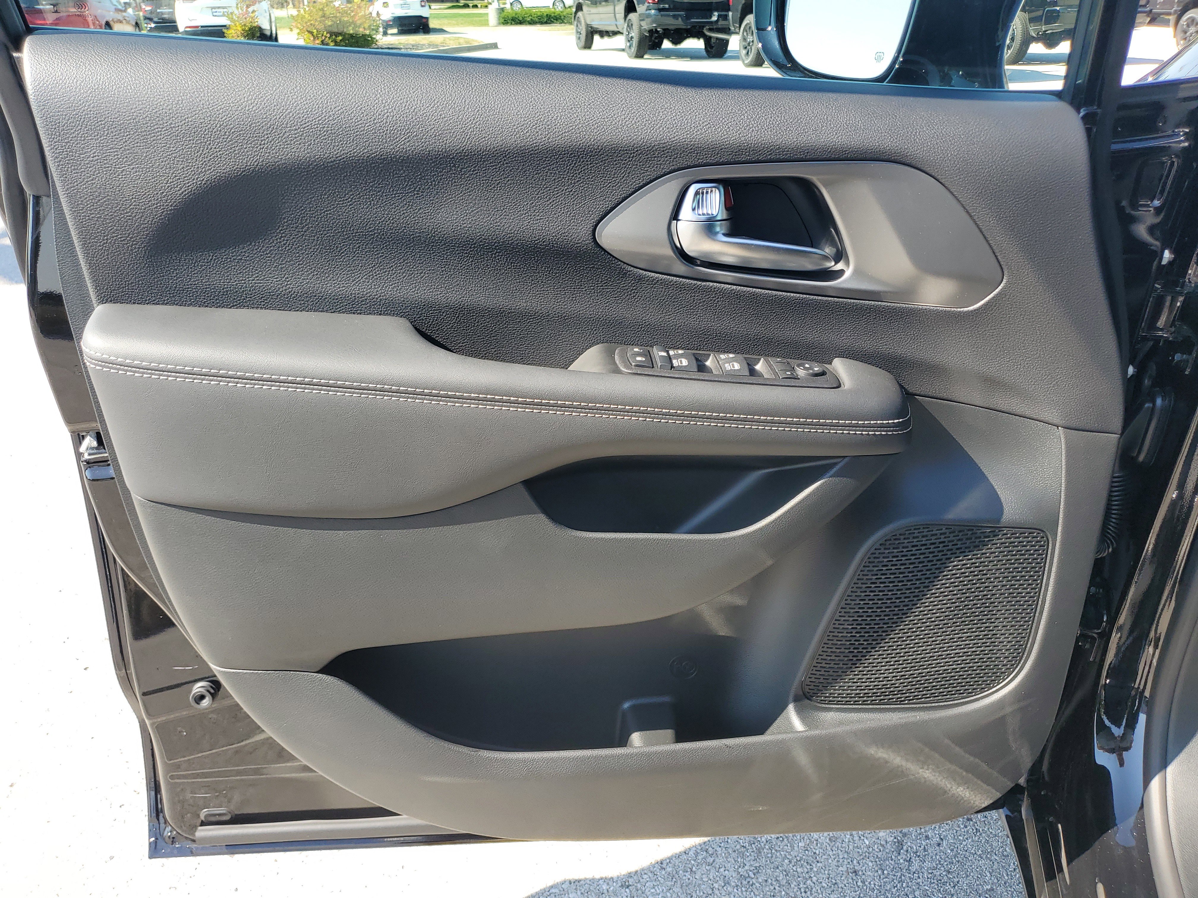 New 2026 Chrysler Voyager LX image 13