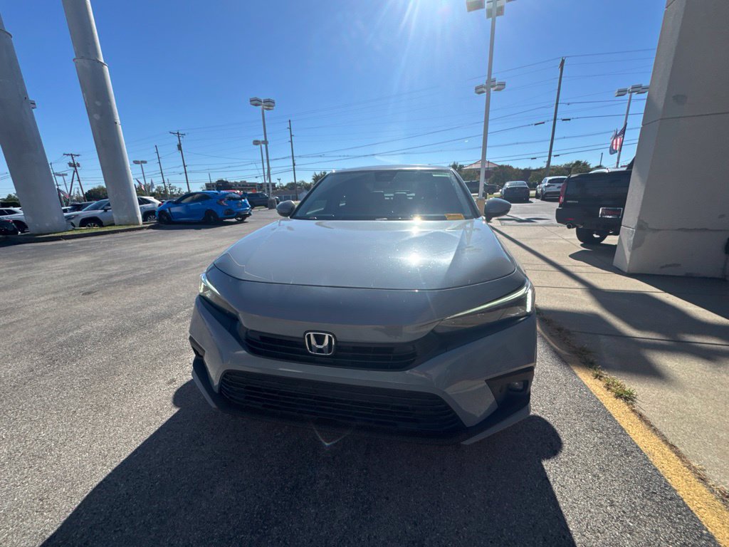 Used 2024 Honda Civic Touring image 3