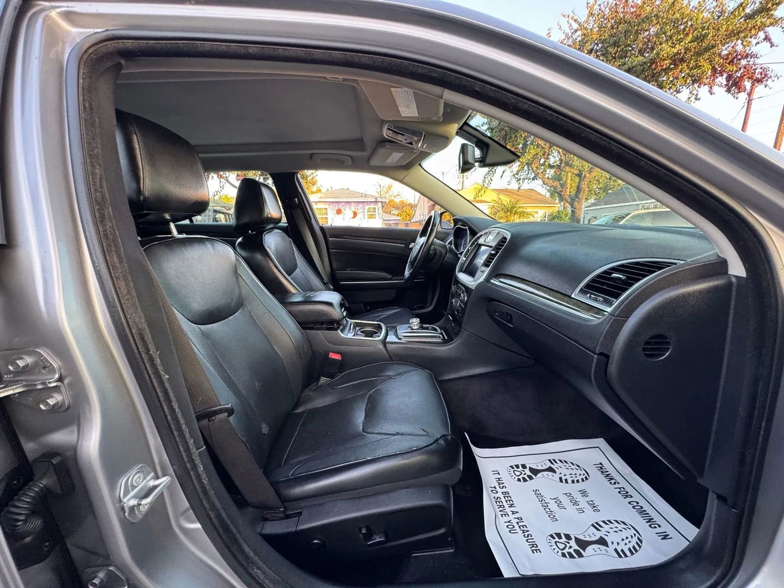 Used 2017 Chrysler 300 C RWD image 16