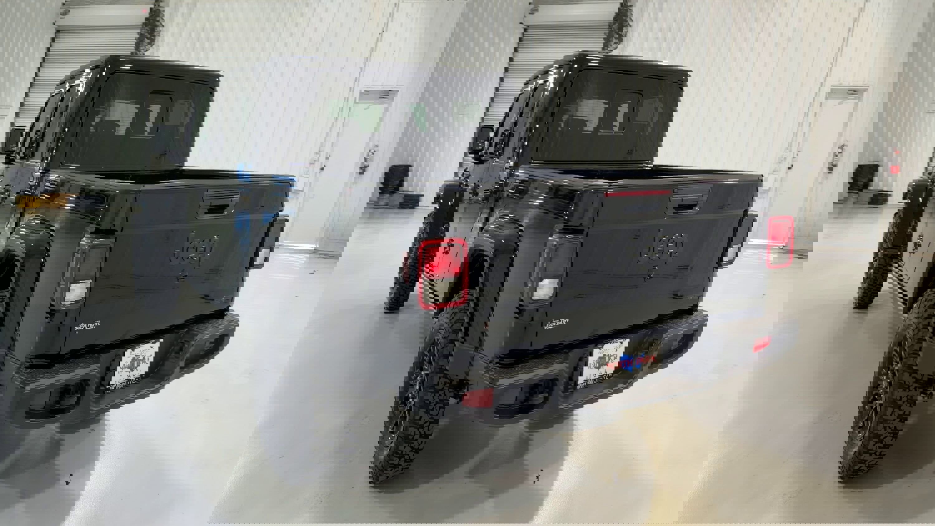 Used 2025 Jeep Gladiator Sport image 8