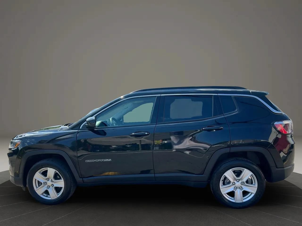 Used 2022 Jeep Compass Latitude AWD/4WD image 8
