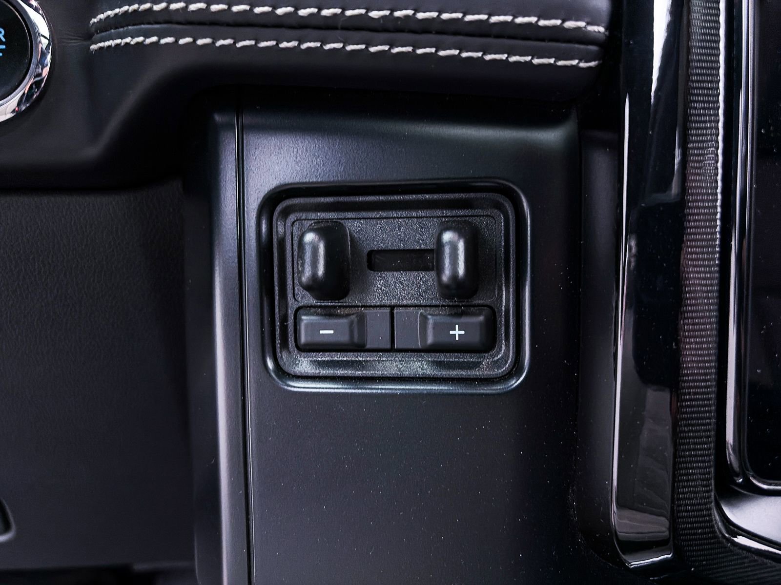 Used 2023 Ford F150 Lightning Platinum image 32