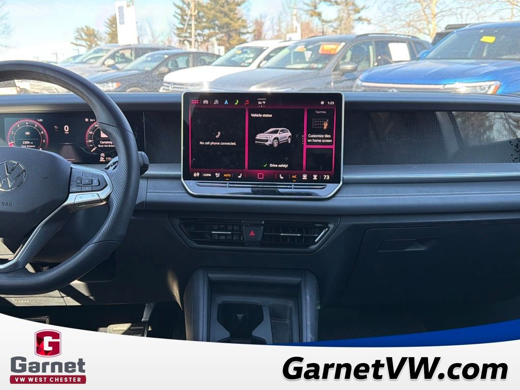 Certified 2025 Volkswagen Tiguan SE R-Line image 18