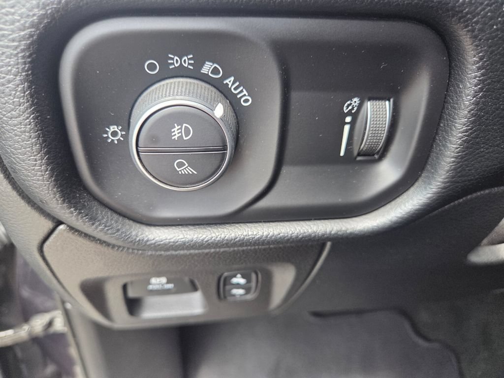 Used 2021 RAM 1500 Big Horn RWD image 12