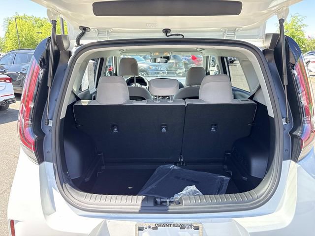 Used 2025 Kia Soul LX w/ LX Technology Package image 12