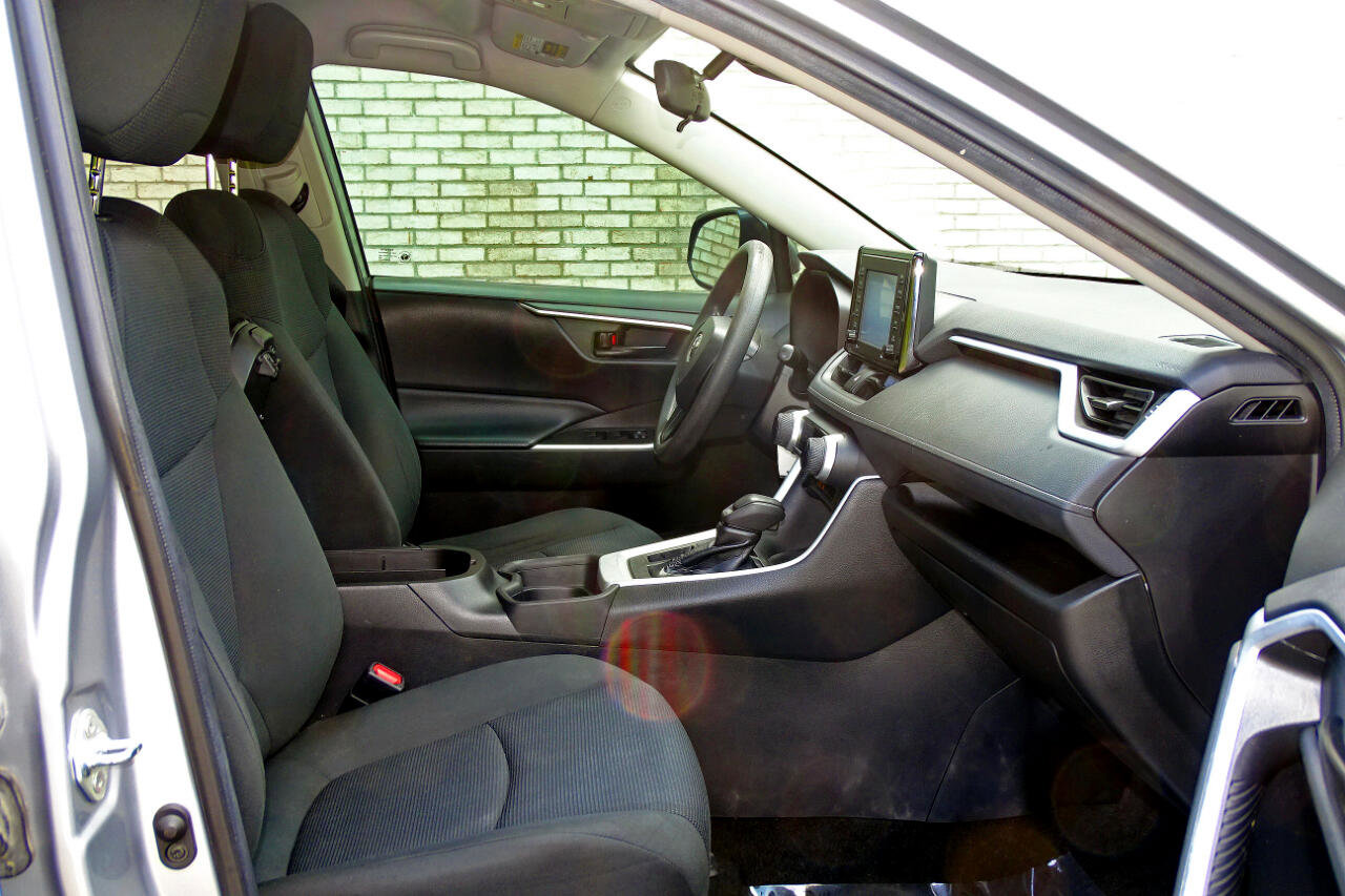 Used 2020 Toyota RAV4 LE image 15