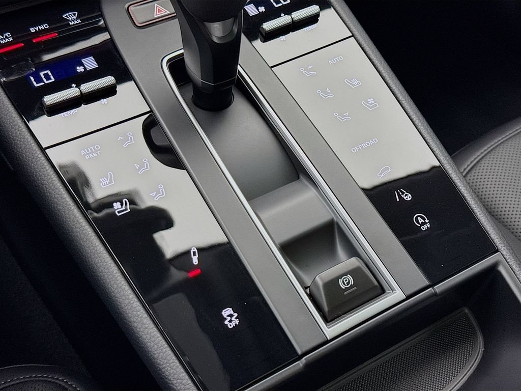 New 2026 Porsche Macan AWD/4WD image 24