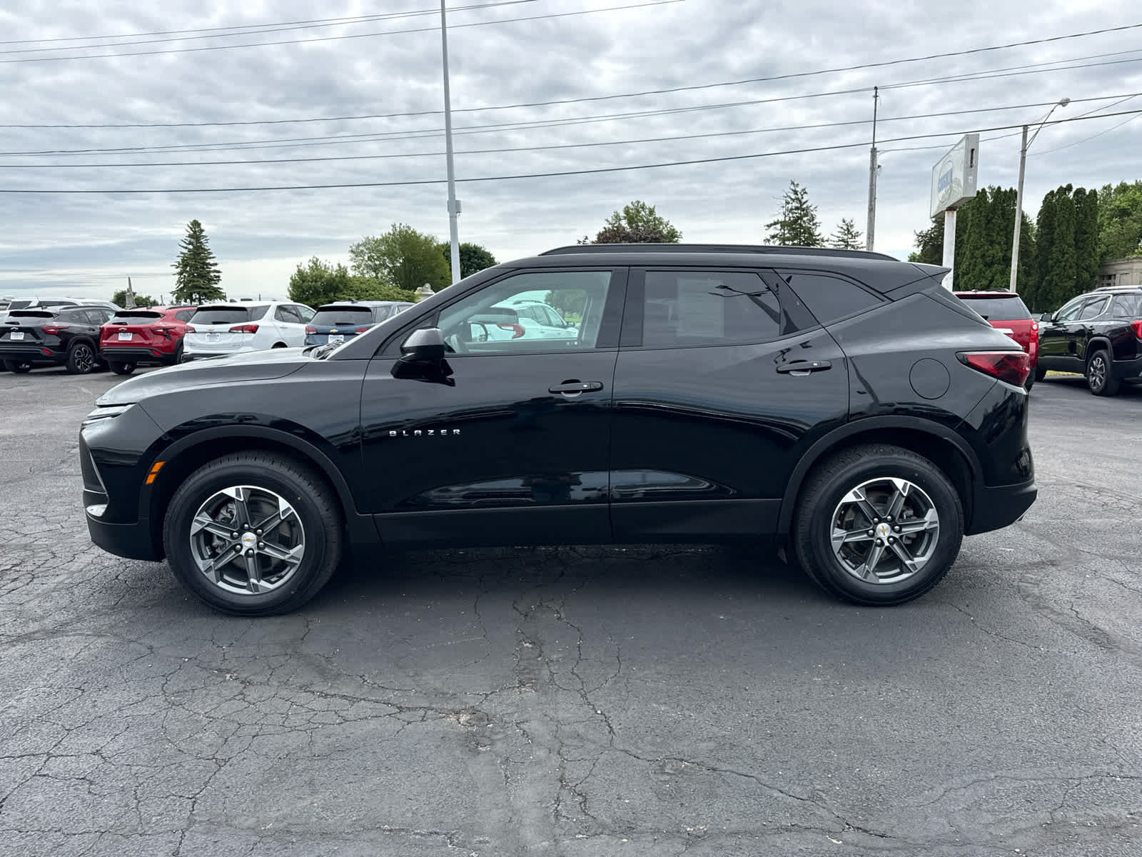 Certified 2025 Chevrolet Blazer LT w/ Convenience Package FWD image 2