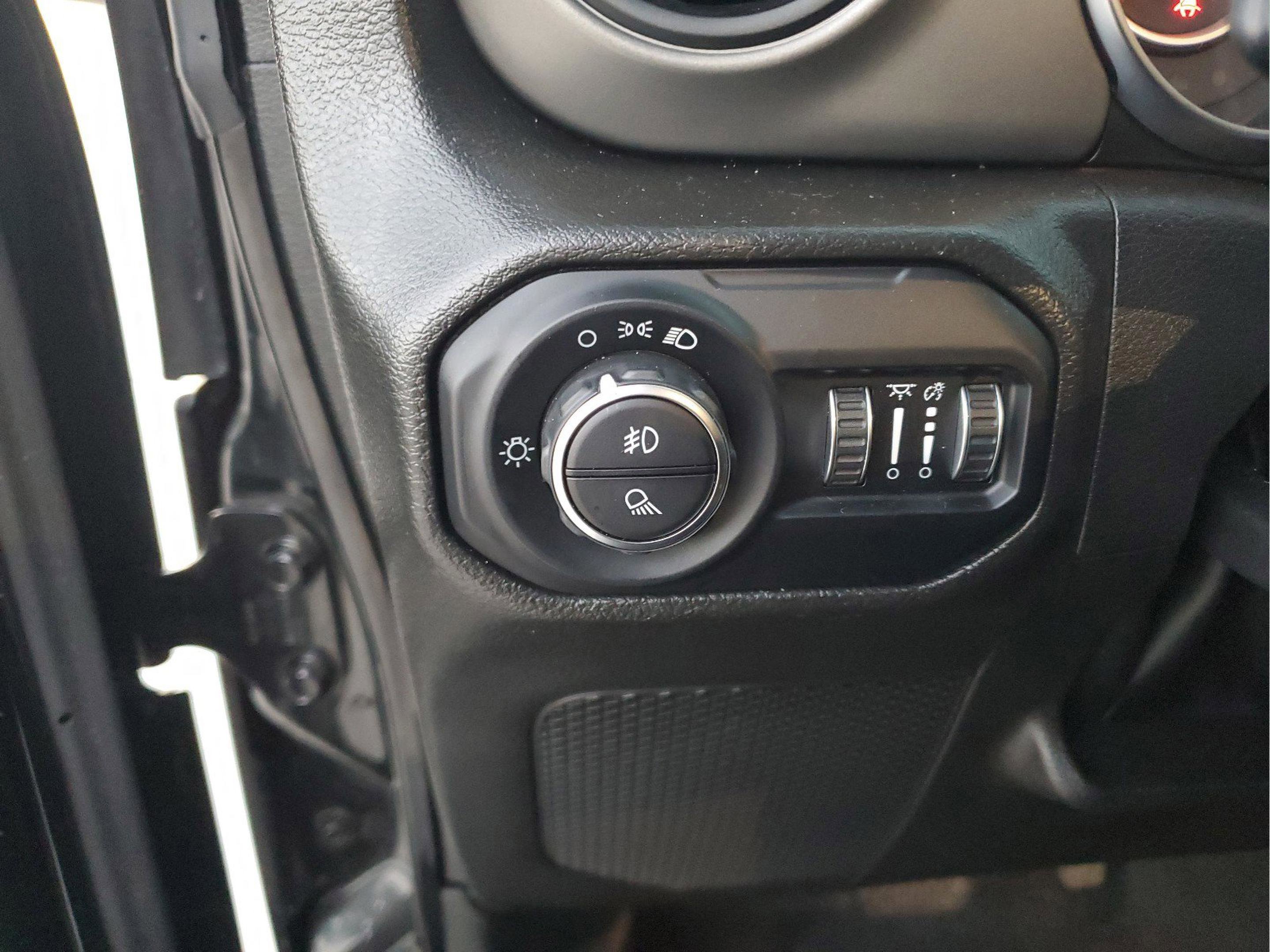 Certified 2022 Jeep Gladiator Sport image 5