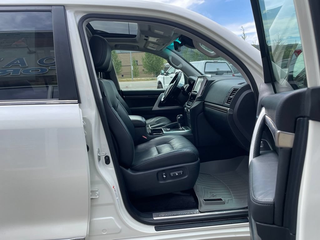 Used 2016 Toyota Land Cruiser AWD/4WD image 21