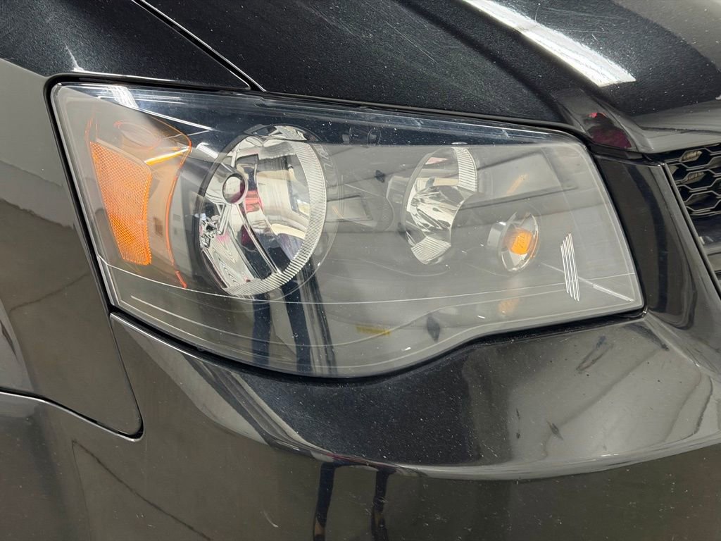 Used 2016 Dodge Grand Caravan SE image 16