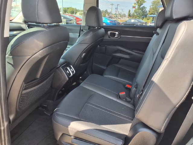 Used 2022 Kia Sorento S FWD image 10