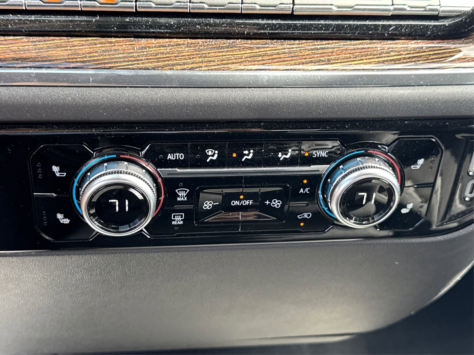 Used 2024 GMC Sierra 1500 Elevation image 30