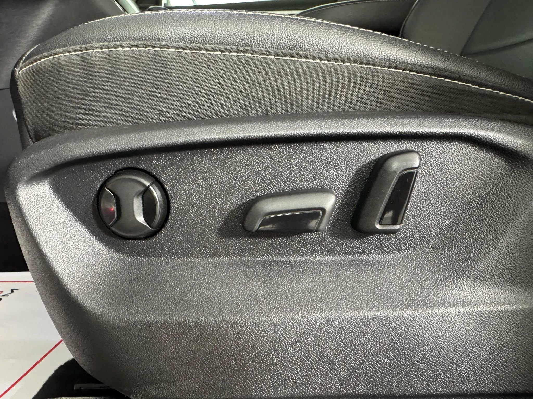 Used 2021 Volkswagen Atlas SE image 36