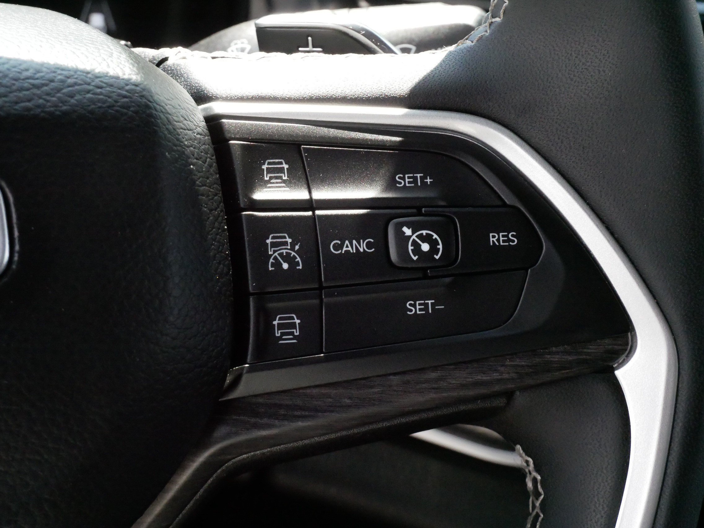 Used 2022 Jeep Grand Cherokee Limited 4xe w/ Luxury Tech Group II AWD/4WD image 25