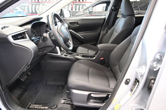 Used 2024 Toyota Corolla Cross LE w/ Moonroof Package AWD/4WD image 10