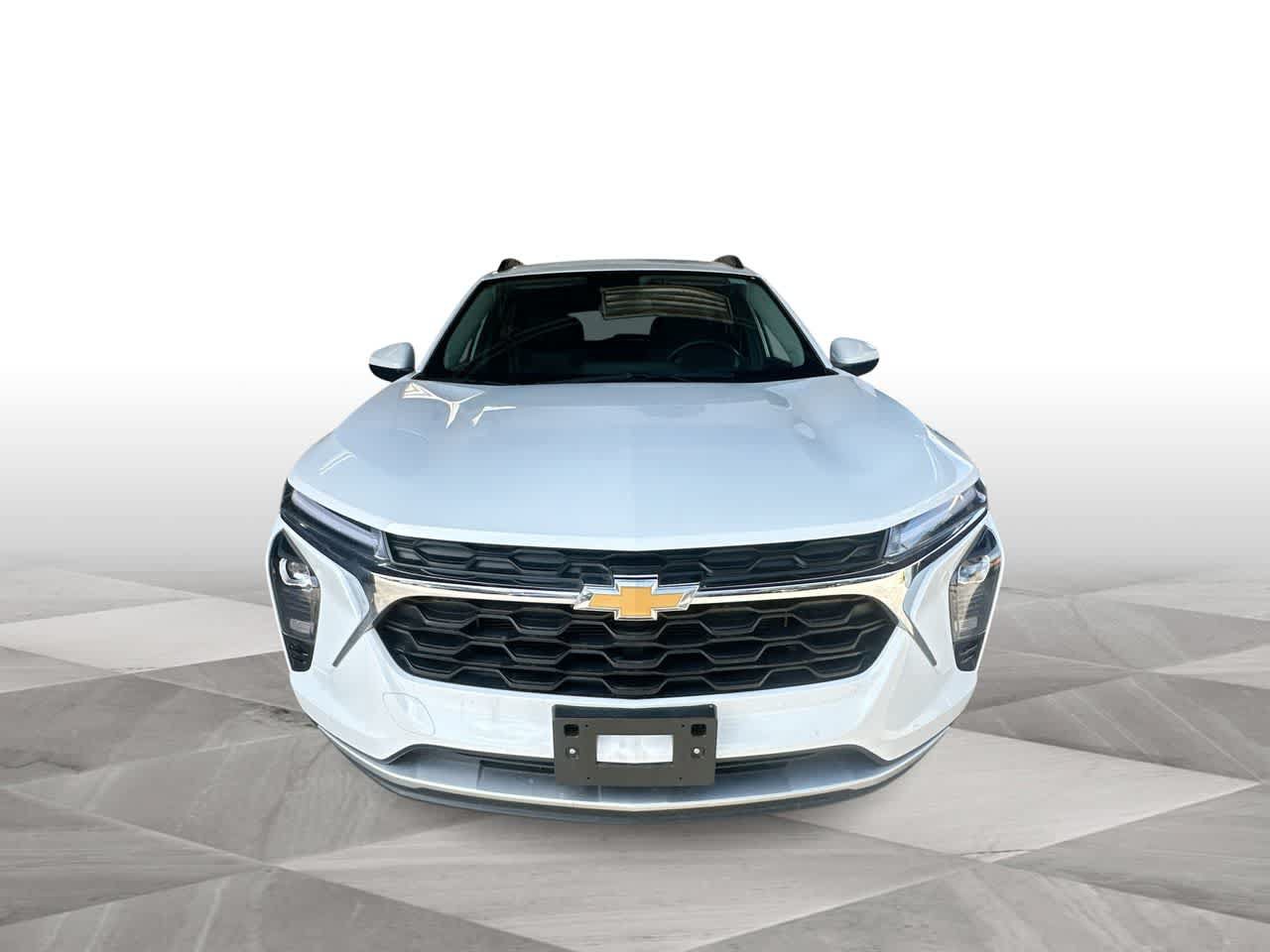 Used 2025 Chevrolet Trax LT w/ LT Convenience Package FWD image 3