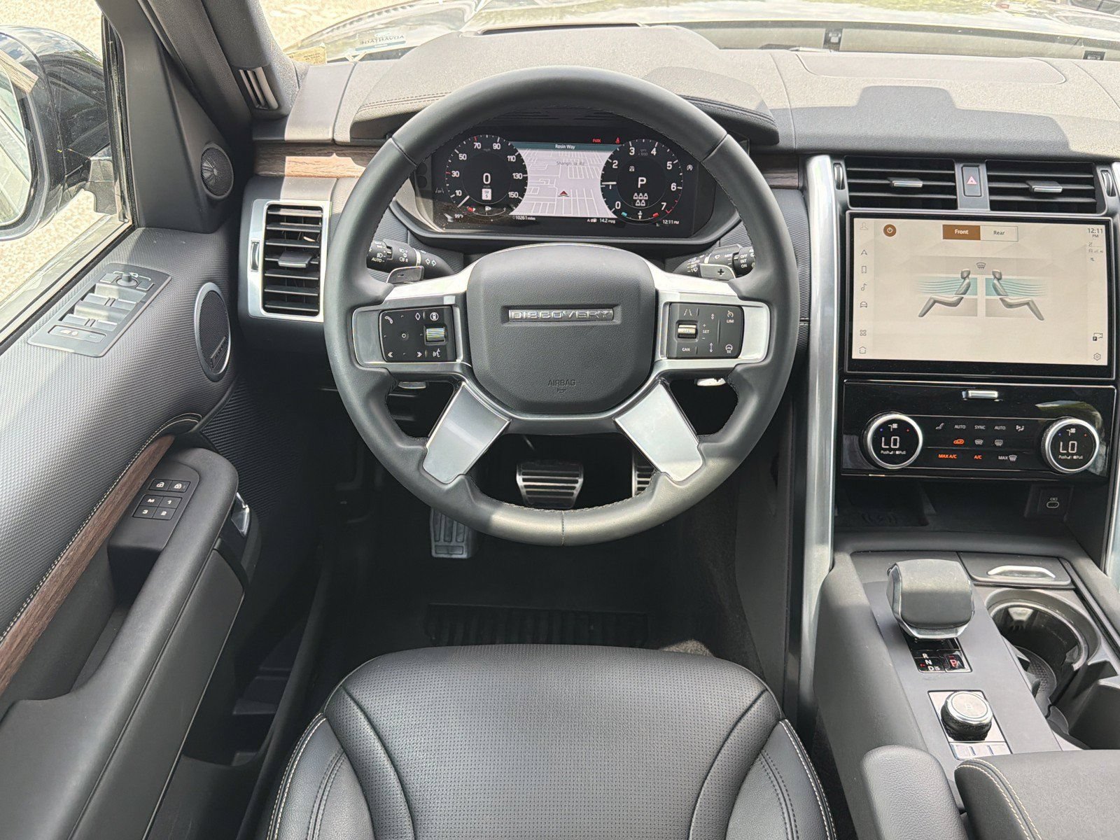 Used 2025 Land Rover Discovery Dynamic SE AWD/4WD image 15