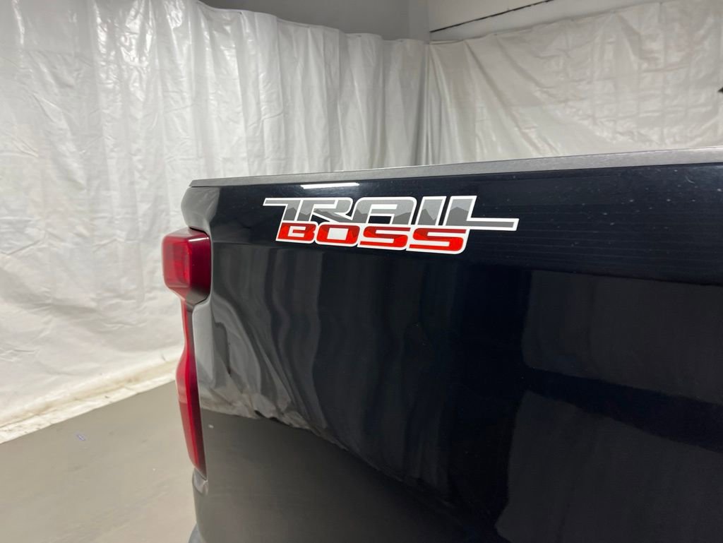 Used 2021 Chevrolet Silverado 1500 LT Trail Boss w/ Convenience Package II AWD/4WD image 16