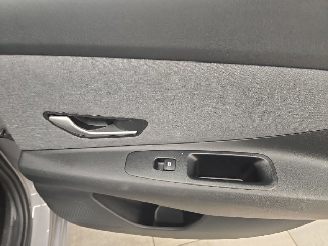 Used 2025 Hyundai Elantra Limited FWD image 14