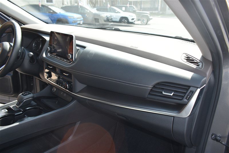 Used 2023 Nissan Rogue SV AWD/4WD image 30