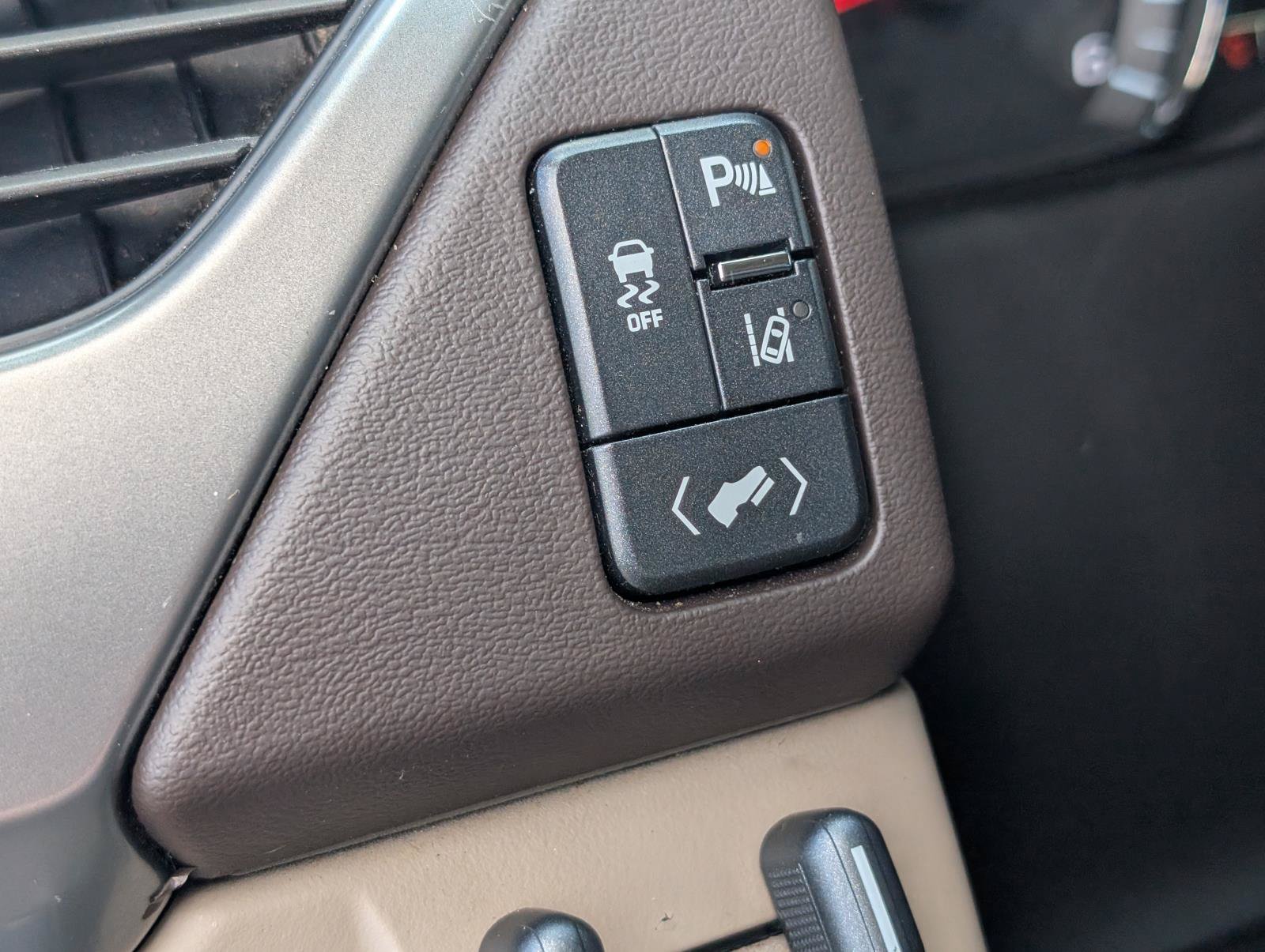 Used 2015 Chevrolet Suburban LTZ AWD/4WD image 18