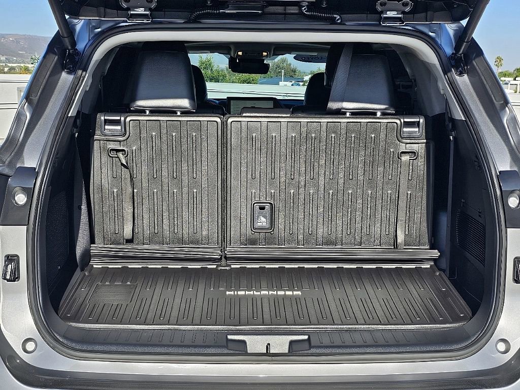 Used 2025 Toyota Highlander Limited image 9