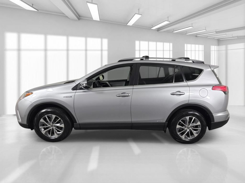 Used 2017 Toyota RAV4 XLE w/ Carpet Mat Package AWD/4WD image 4