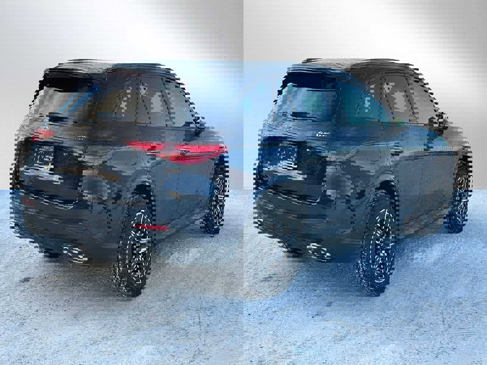 Used 2023 Mercedes-Benz GLC 300 4MATIC image 3