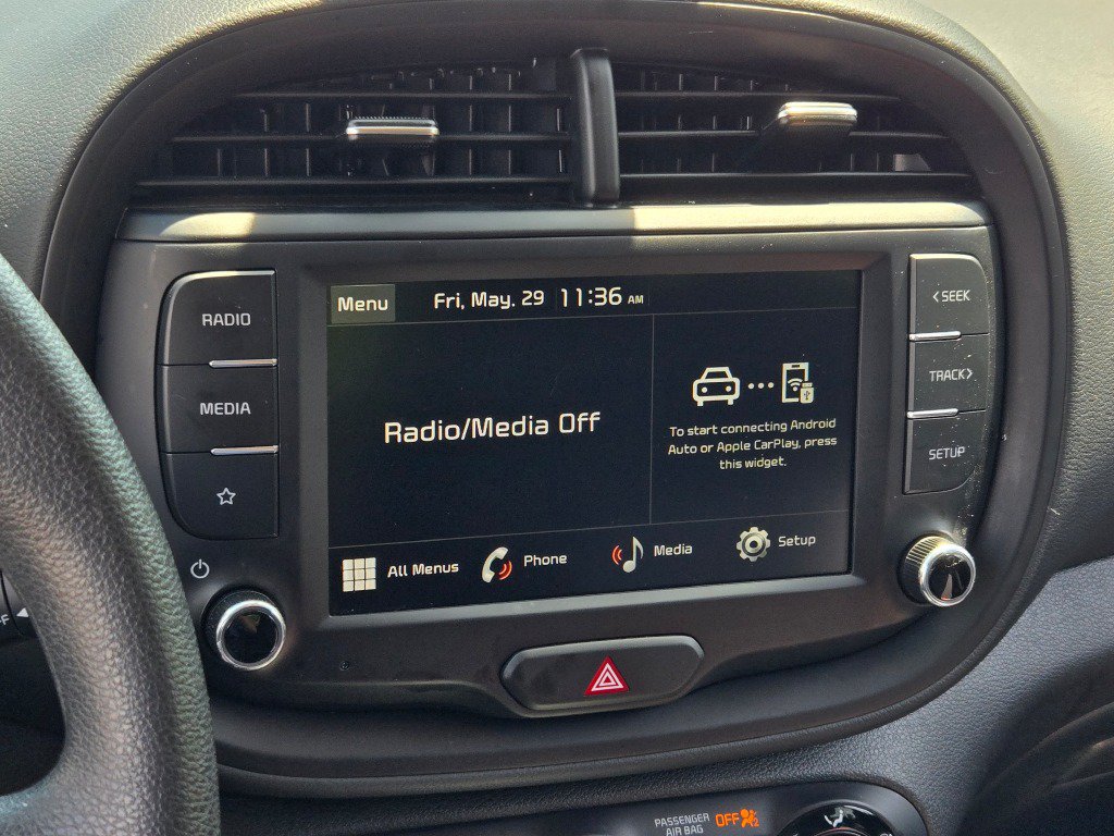 Used 2025 Kia Soul LX w/ LX Technology Package FWD image 23