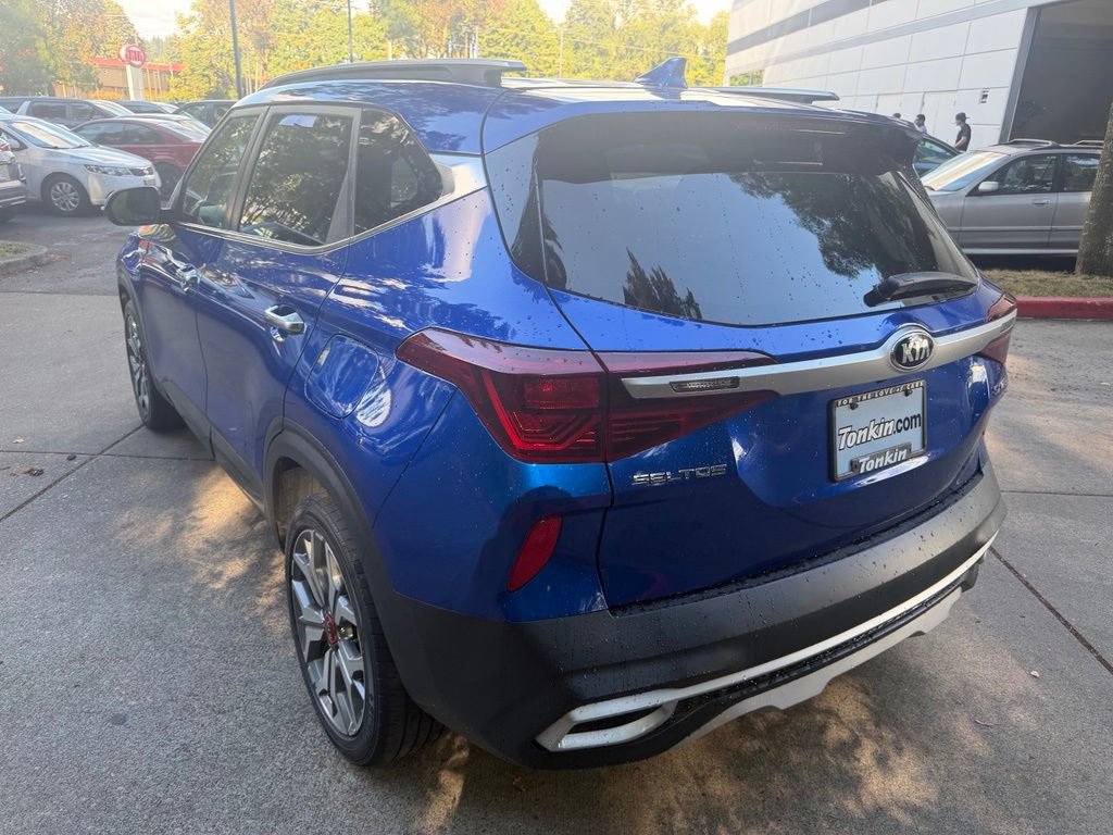 Used 2021 Kia Seltos SX w/ SX Sunroof Package AWD/4WD image 6