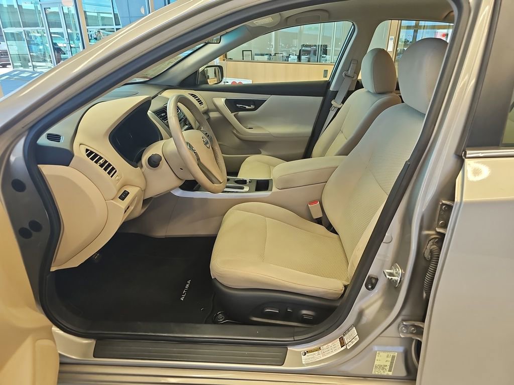 Used 2015 Nissan Altima 2.5 SV image 10
