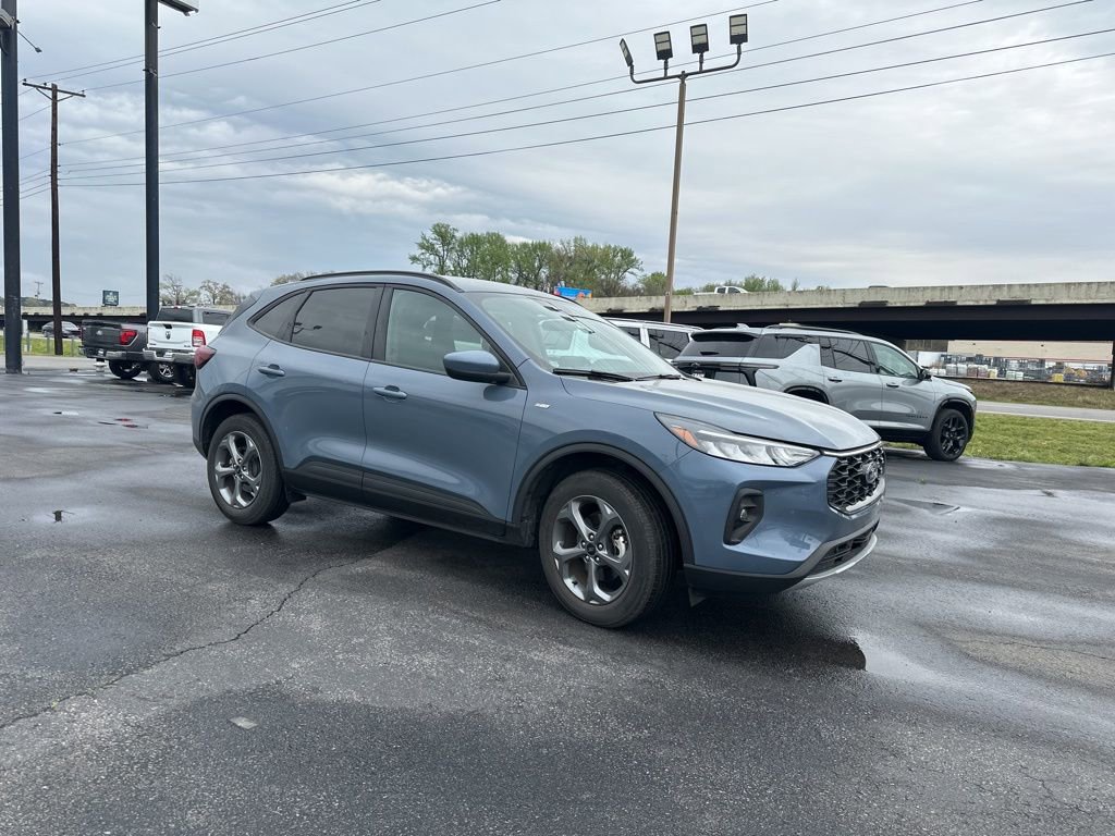Used 2025 Ford Escape ST-Line Select image 2