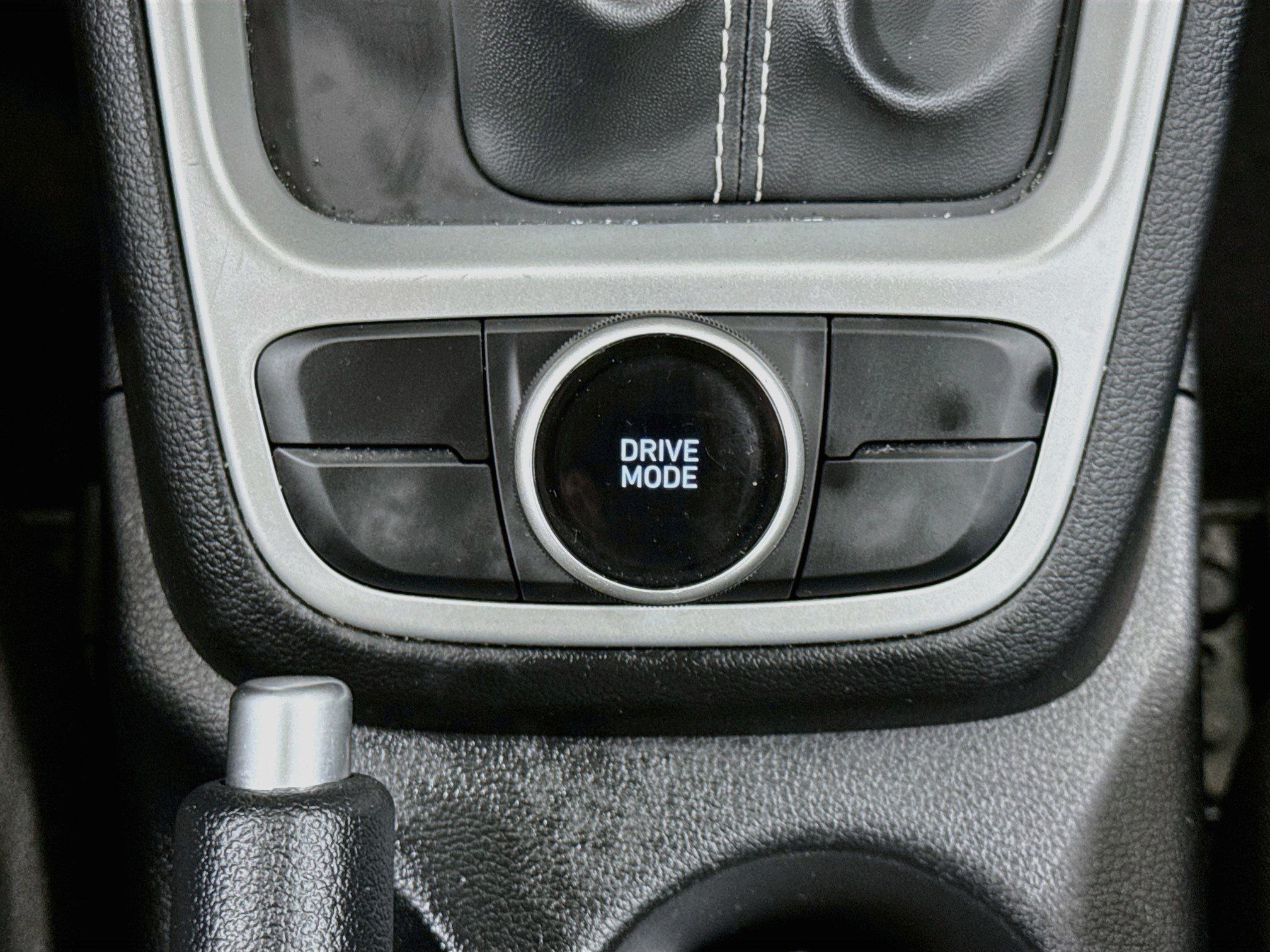 Used 2025 Hyundai Venue SEL FWD image 25