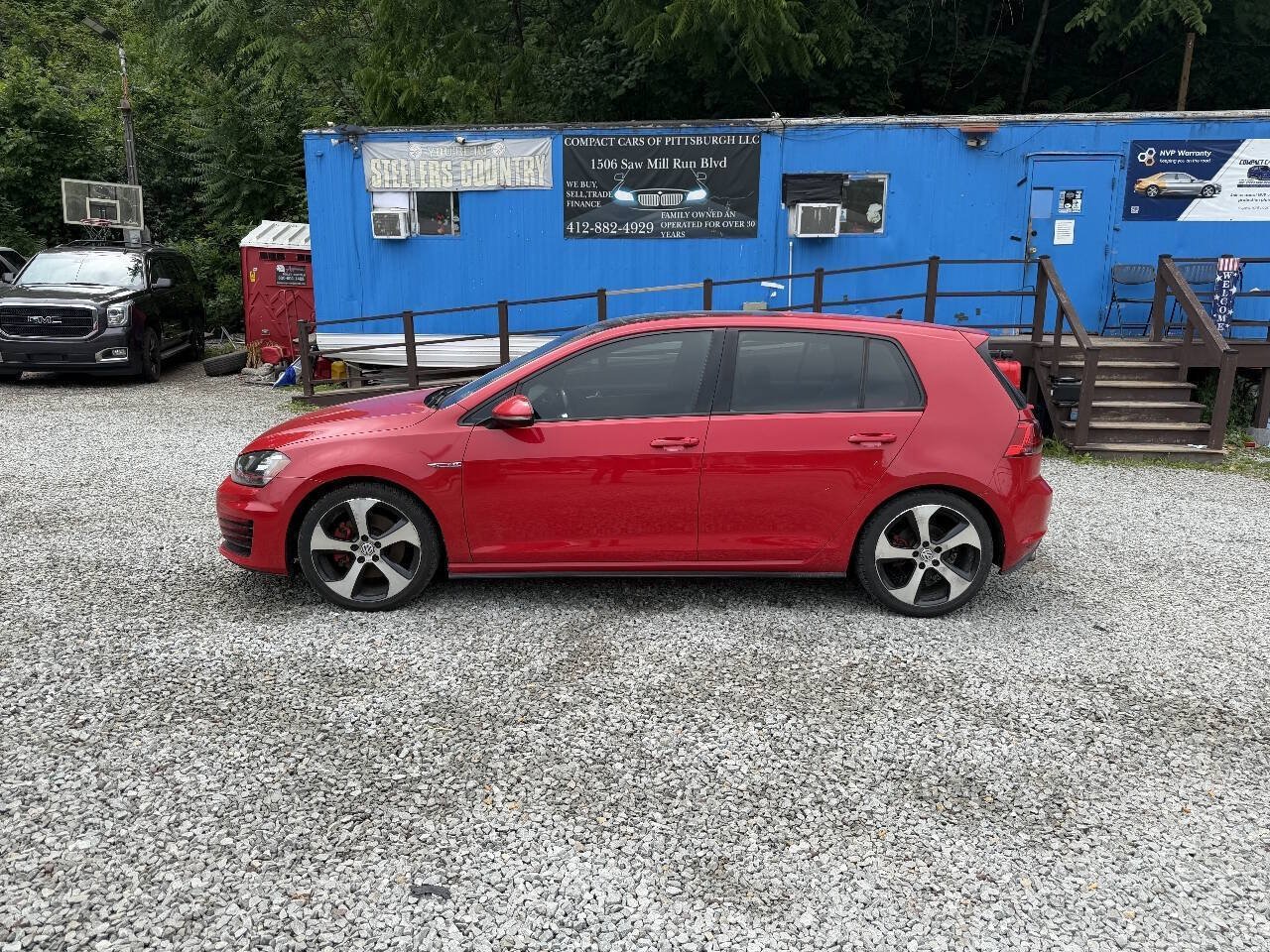 Used 2015 Volkswagen Golf 4-Door FWD image 2