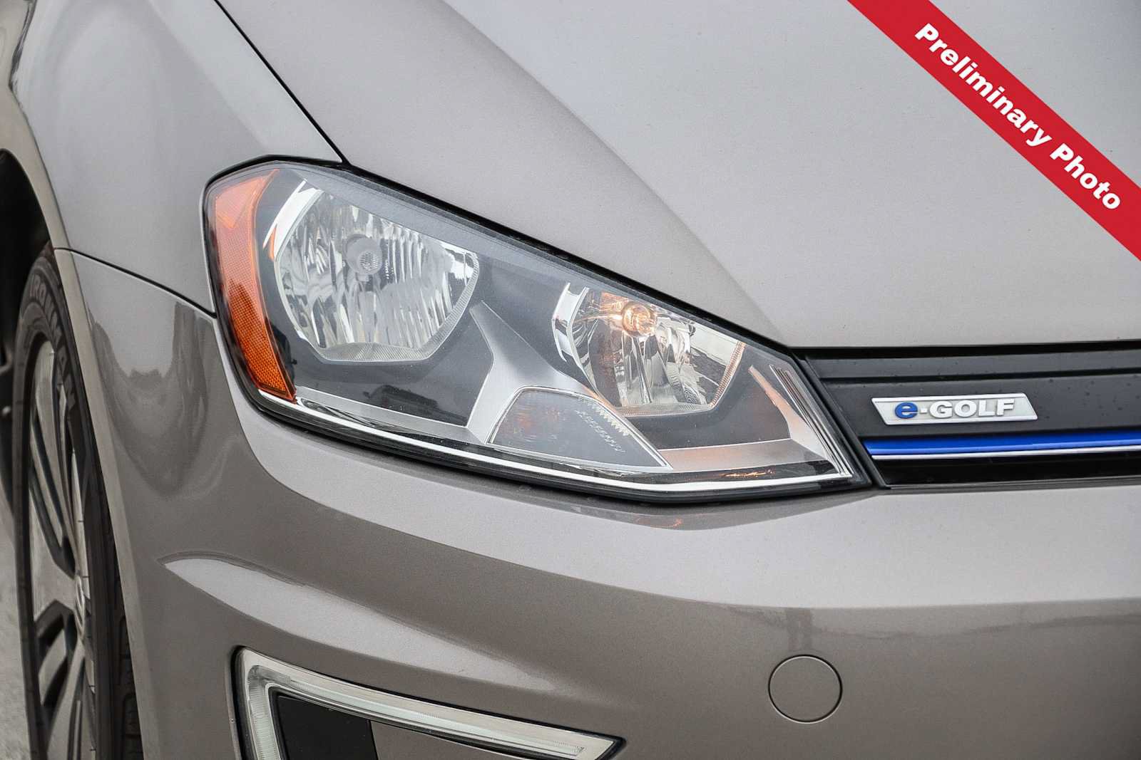 Used 2016 Volkswagen e-Golf SE FWD image 4
