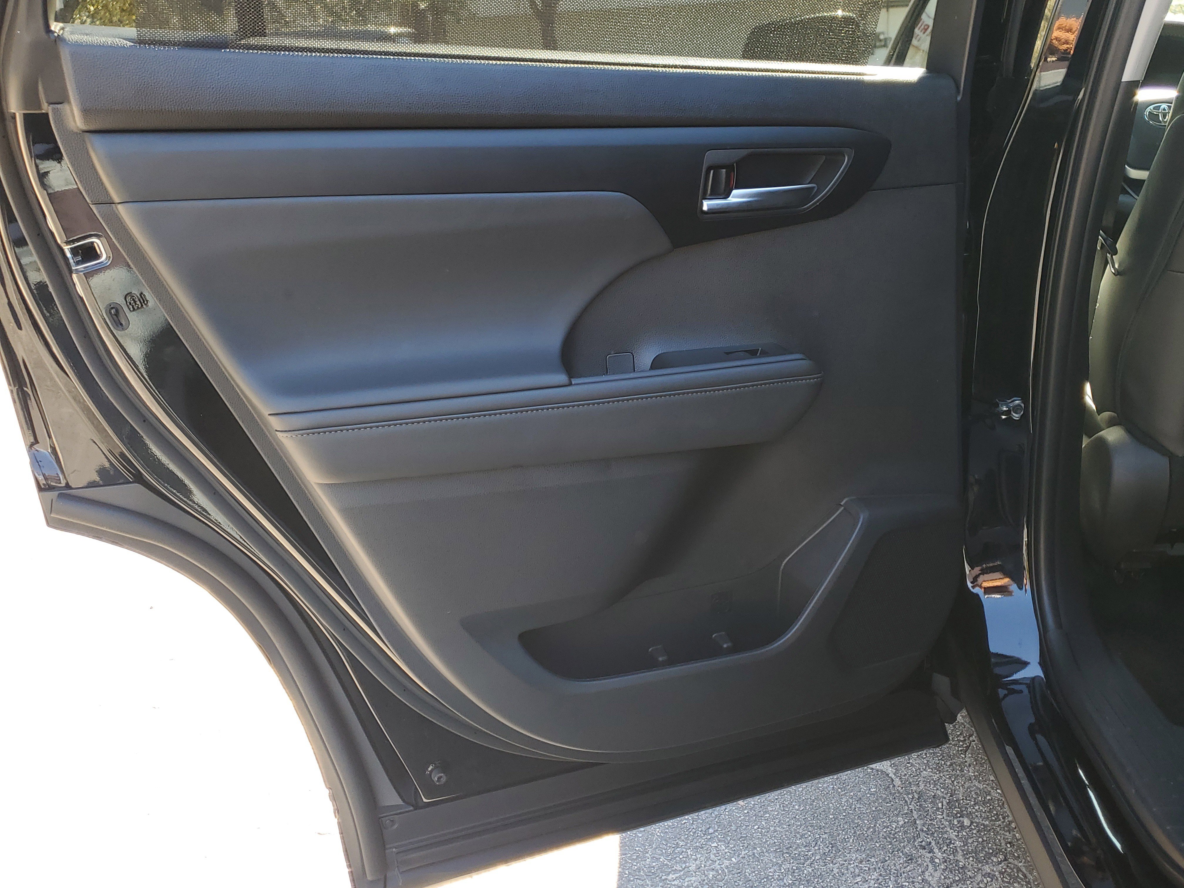 Used 2026 Toyota Highlander XLE image 11