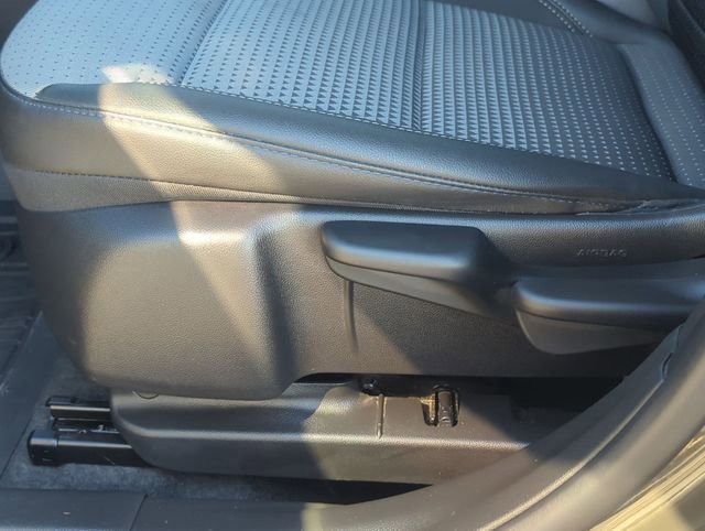 Used 2024 Chevrolet Trax LT w/ LT Convenience Package image 19