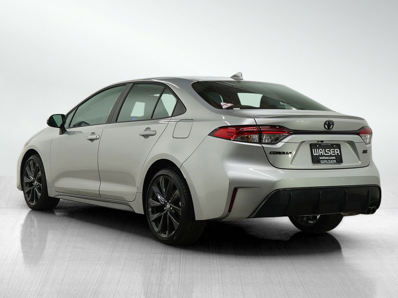 Used 2025 Toyota Corolla SE image 3