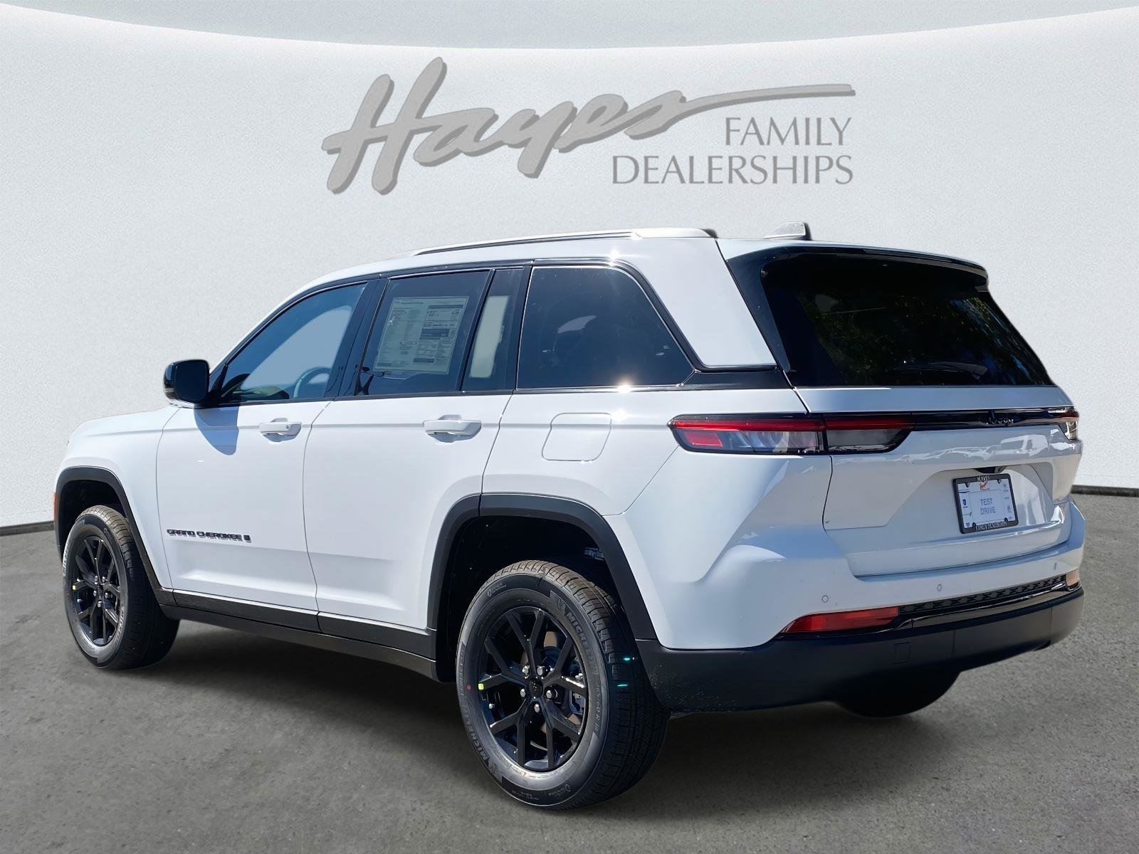 New 2025 Jeep Grand Cherokee Altitude image 26